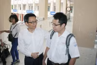 Phó Thủ tướng Vũ Đức Đam: Tạo điều kiện thuận lợi nhất để thí sinh yên tâm thi tốt ảnh 2 Phó Thủ tướng Vũ Đức Đam: Tạo điều kiện thuận lợi nhất để thí sinh yên tâm thi tốt ảnh 2