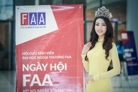 Hoa hậu Mỹ Linh diện Áo dài đi dự Ngày hội cựu sinh viên ảnh 1