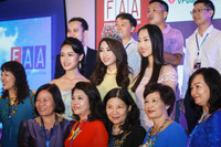 Hoa hậu Mỹ Linh diện Áo dài đi dự Ngày hội cựu sinh viên ảnh 5