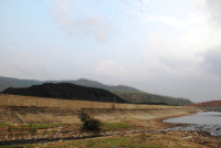 Hà Tĩnh: Dân “kêu trời” vì bãi biển chuyển màu đen ngòm do bãi tập kết than ảnh 3 Hà Tĩnh: Dân “kêu trời” vì bãi biển chuyển màu đen ngòm do bãi tập kết than ảnh 3