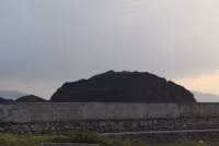 Hà Tĩnh: Dân “kêu trời” vì bãi biển chuyển màu đen ngòm do bãi tập kết than ảnh 2