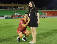 Khoảnh khắc hạnh phúc của Đình Trọng bên vợ sắp cưới xinh như mộng 