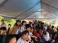 Học sinh Quảng Ngãi hào hứng “Bơi cùng kình ngư Ánh Viên“ ảnh 3