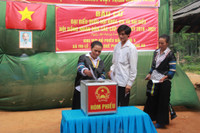 Bản làng vùng cao rộn ràng ngày bầu cử sớm ảnh 12