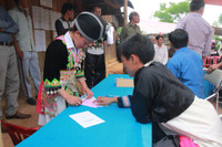 Bản làng vùng cao rộn ràng ngày bầu cử sớm ảnh 11