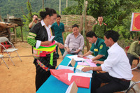 Bản làng vùng cao rộn ràng ngày bầu cử sớm ảnh 9