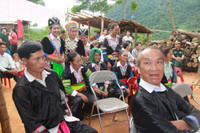 Bản làng vùng cao rộn ràng ngày bầu cử sớm ảnh 6