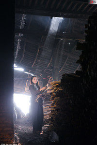 Bộ ảnh "Thiếu nữ bên lò gốm" phiên bản "con nhà lành" thu hút nhiều chú ý ảnh 9 Bộ ảnh "Thiếu nữ bên lò gốm" phiên bản "con nhà lành" thu hút nhiều chú ý ảnh 9