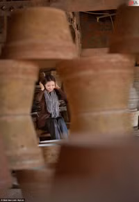 Bộ ảnh "Thiếu nữ bên lò gốm" phiên bản "con nhà lành" thu hút nhiều chú ý ảnh 11