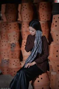 Bộ ảnh "Thiếu nữ bên lò gốm" phiên bản "con nhà lành" thu hút nhiều chú ý ảnh 14 Bộ ảnh "Thiếu nữ bên lò gốm" phiên bản "con nhà lành" thu hút nhiều chú ý ảnh 14