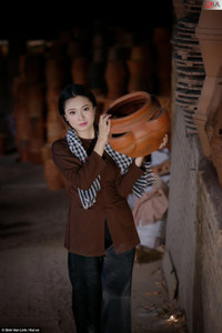 Bộ ảnh "Thiếu nữ bên lò gốm" phiên bản "con nhà lành" thu hút nhiều chú ý ảnh 10 Bộ ảnh "Thiếu nữ bên lò gốm" phiên bản "con nhà lành" thu hút nhiều chú ý ảnh 10