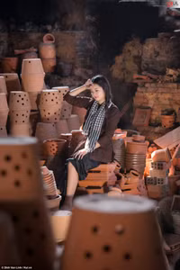 Bộ ảnh "Thiếu nữ bên lò gốm" phiên bản "con nhà lành" thu hút nhiều chú ý ảnh 13