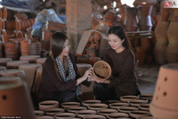 Bộ ảnh "Thiếu nữ bên lò gốm" phiên bản "con nhà lành" thu hút nhiều chú ý ảnh 1 Bộ ảnh "Thiếu nữ bên lò gốm" phiên bản "con nhà lành" thu hút nhiều chú ý ảnh 1