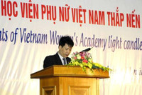 Sinh viên Học viện Phụ nữ Việt Nam thắp nến phản đối bạo lực gia đình ảnh 1