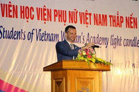 Sinh viên Học viện Phụ nữ Việt Nam thắp nến phản đối bạo lực gia đình ảnh 2