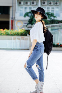 Nữ sinh trường Múa xinh đẹp làm mẫu ảnh từ năm 12 tuổi ảnh 7