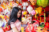 Thiếu nữ Hà thành nô nức khoe sắc mùa Trung thu ảnh 5 Nụ cười tỏa nắng của cô gái Hà thành. (Ảnh: Trung Hiếu)