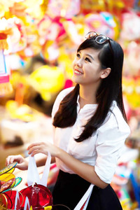 Thiếu nữ Hà thành nô nức khoe sắc mùa Trung thu ảnh 6 Khung cảnh phố Hàng Mã những ngày này là một bối cảnh rất đẹp để các nhiếp ảnh gia thoải mái sáng tác những bức ảnh của riêng mình. (Ảnh: Tango Photographia)