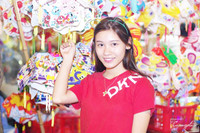 Thiếu nữ Hà thành nô nức khoe sắc mùa Trung thu ảnh 2 Nhiều bạn chọn cho mình phong cách đời thường giản dị để dạo phố Trung thu (Ảnh: Cương Pluto)