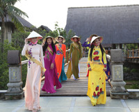 Miss Grand International 2017: Hào hứng với món bánh lọc Quảng Bình ảnh 9 Miss Grand International 2017: Hào hứng với món bánh lọc Quảng Bình ảnh 9