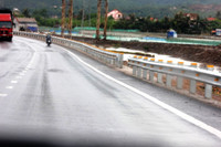 Quảng Bình: QL1A vừa hoàn thành đã lún, vá thảm nhựa... ảnh 3