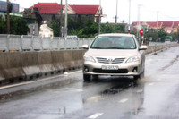 Quảng Bình: QL1A vừa hoàn thành đã lún, vá thảm nhựa... ảnh 2