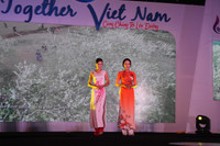 Ngắm áo dài nhớ về mười hai mùa hoa ảnh 1