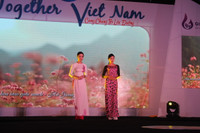 Ngắm áo dài nhớ về mười hai mùa hoa ảnh 4