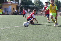 Nghệ An: Mặc trời nắng, cầu thủ nhí vẫn ra sân quyết liệt ảnh 3