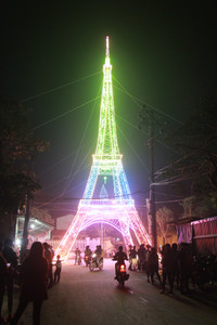 Nghệ An: Bà con xứ đạo dựng “tháp Eiffel” bằng tre đón Giáng sinh ảnh 1