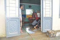 Nước lụt mênh mông, chúng tôi không thể bỏ học sinh về cứu tài sản ở nhà ảnh 3