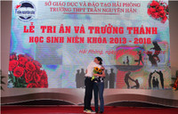 Độc đáo Lễ trưởng thành: Đượm tình cha mẹ - ấm lòng thầy cô ảnh 3