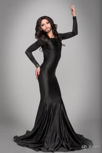 Nghìn cánh hồng tô điểm nữ ca sỹ có râu ảnh 6