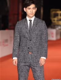 Dàn mỹ nhân Đài Loan khoe lưng trần gợi cảm trên thảm đỏ 13