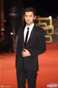 Dàn mỹ nhân Đài Loan khoe lưng trần gợi cảm trên thảm đỏ 15