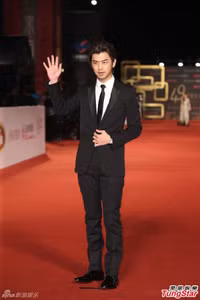 Dàn mỹ nhân Đài Loan khoe lưng trần gợi cảm trên thảm đỏ 14