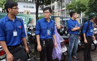 Tiếp sức dưới mưa, màu áo đậm tinh thần tình nguyện ảnh 2