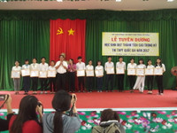 Cà Mau: Tuyên dương học sinh đạt thành tích cao trong kỳ thi THPT quốc gia 2017 ảnh 3