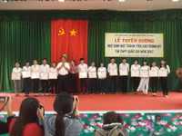 Cà Mau: Tuyên dương học sinh đạt thành tích cao trong kỳ thi THPT quốc gia 2017 ảnh 3