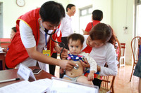 Thiện nguyện khám chữa bệnh, phát thuốc, tặng quà cho người dân xã Ngọc Lâu, Hòa Bình ảnh 4