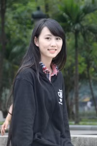 Cô giáo tương lai tóc mây dịu dàng ảnh 3