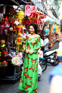 iOne còn bắt gặp nữ diễn viên Quỳnh Lam trong phim truyền hình Cô dâu tuổi dần.