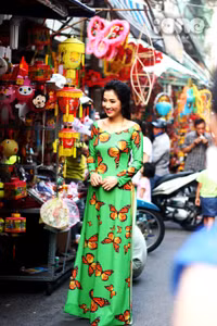 iOne còn bắt gặp nữ diễn viên Quỳnh Lam trong phim truyền hình Cô dâu tuổi dần.