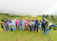 Hàng đoàn các bạn trẻ đổ về thăm Tây Bắc mùa lúa chín