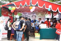 Trường ĐH Kinh tế - Kỹ thuật Bình Dương tổ chức Lễ phát bằng tốt nghiệp và ngày hội việc làm ảnh 3