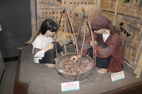 Học sinh tìm hiểu hoạt động sáng tạo trong bảo tàng Văn học ảnh 7