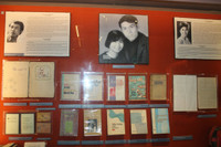 Học sinh tìm hiểu hoạt động sáng tạo trong bảo tàng Văn học ảnh 9