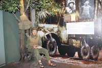 Học sinh tìm hiểu hoạt động sáng tạo trong bảo tàng Văn học ảnh 12