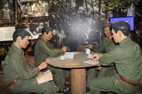 Học sinh tìm hiểu hoạt động sáng tạo trong bảo tàng Văn học ảnh 11