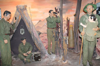 Học sinh tìm hiểu hoạt động sáng tạo trong bảo tàng Văn học ảnh 13